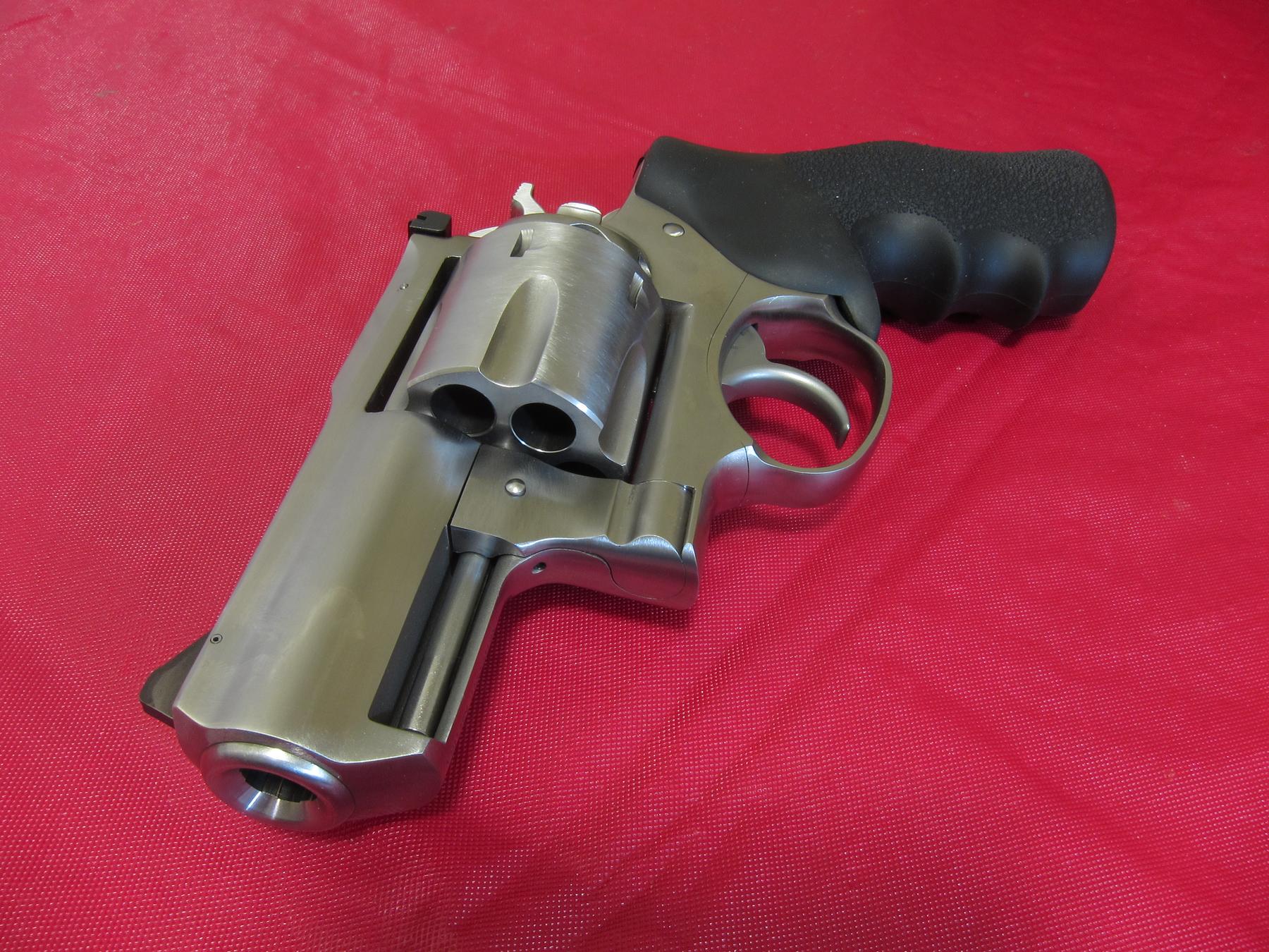 a silver and black gun with a black gun - File:Ruger Super Redhawk Alaskan in 44 Magnum.JPG