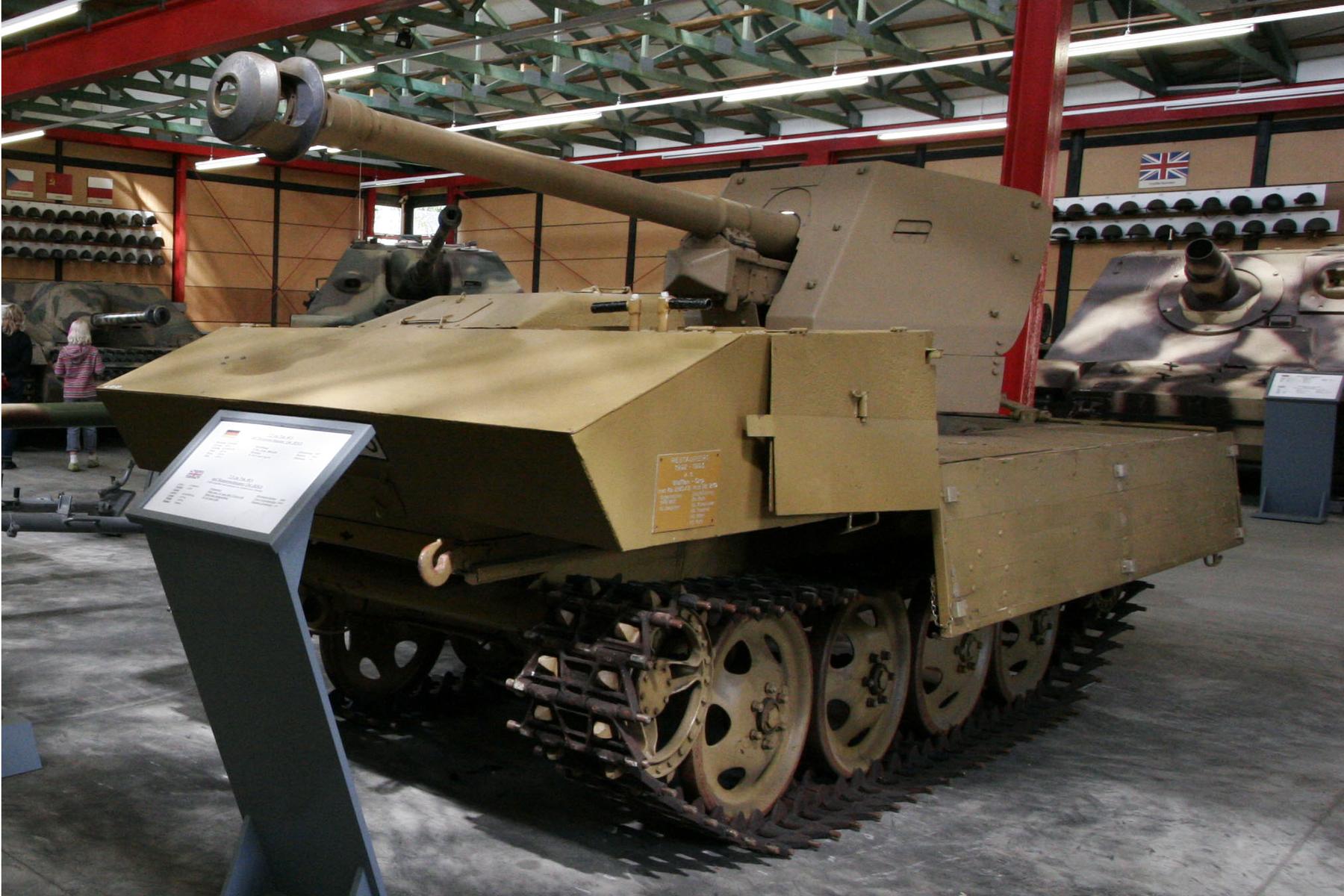 a tank tank tank with a tank on it - Steyr RSO w-Pak 40